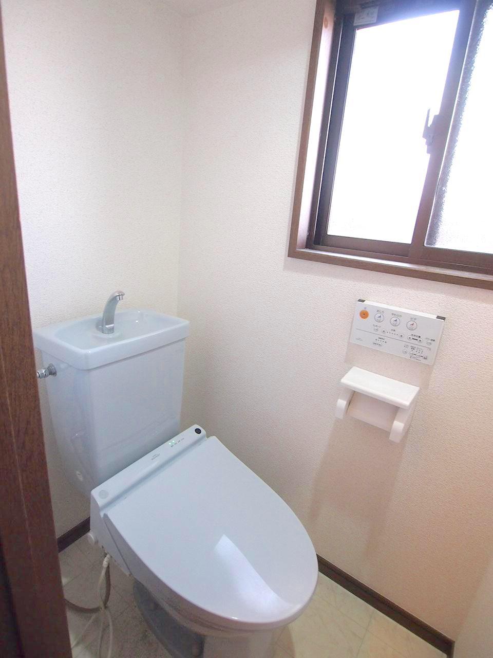 福岡市中央区大濠公園の賃貸物件/小窓のついたトイレ