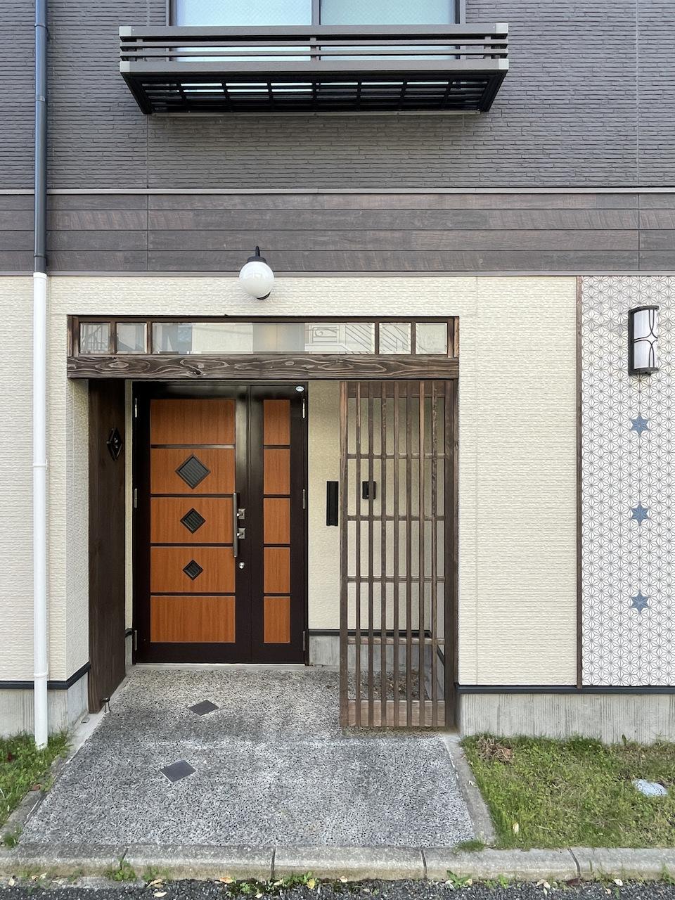 住居とは思えない入り口。