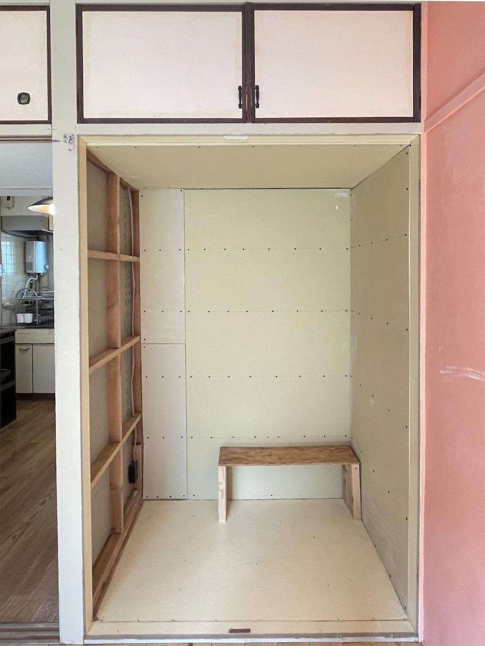 DIY途中だろうか?収納スペースをお部屋にDIY。
