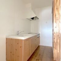 福岡市南区高宮の売買物件/キッチンも木の素材に。