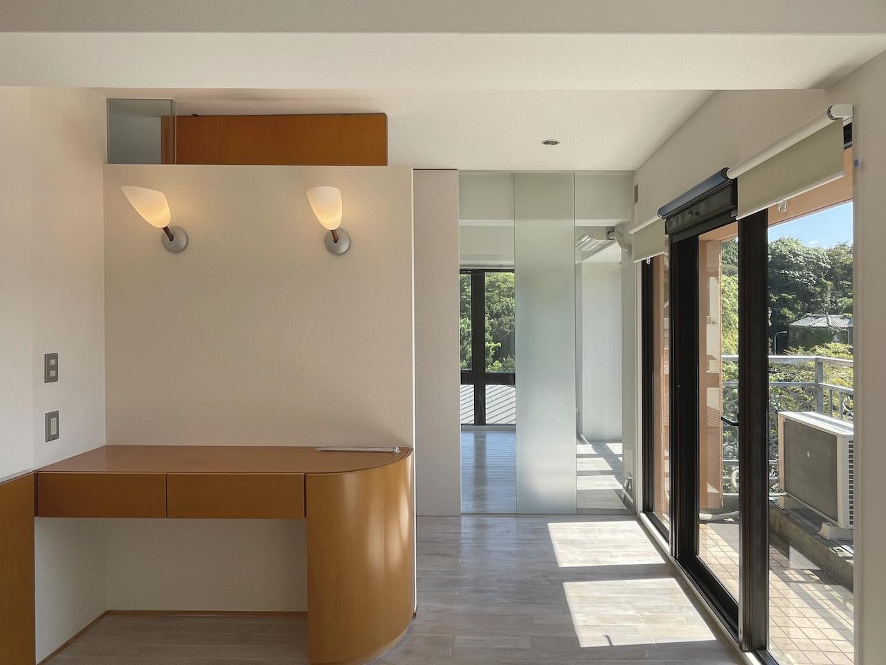 福岡市中央区六本松の賃貸物件/寝室。デスクもございます。