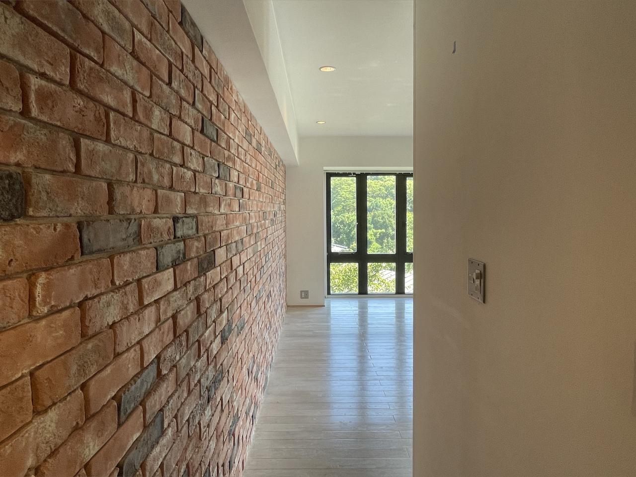 福岡市中央区六本松の賃貸物件/玄関からリビング。