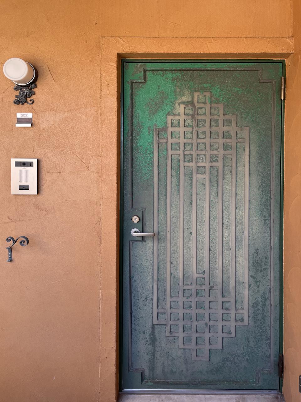 福岡市中央区六本松の賃貸物件/玄関扉がもうたまらんのよ。