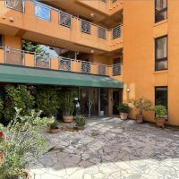 福岡市中央区六本松の賃貸物件/エントランス。僕は、どこの国にいるのだろうか？