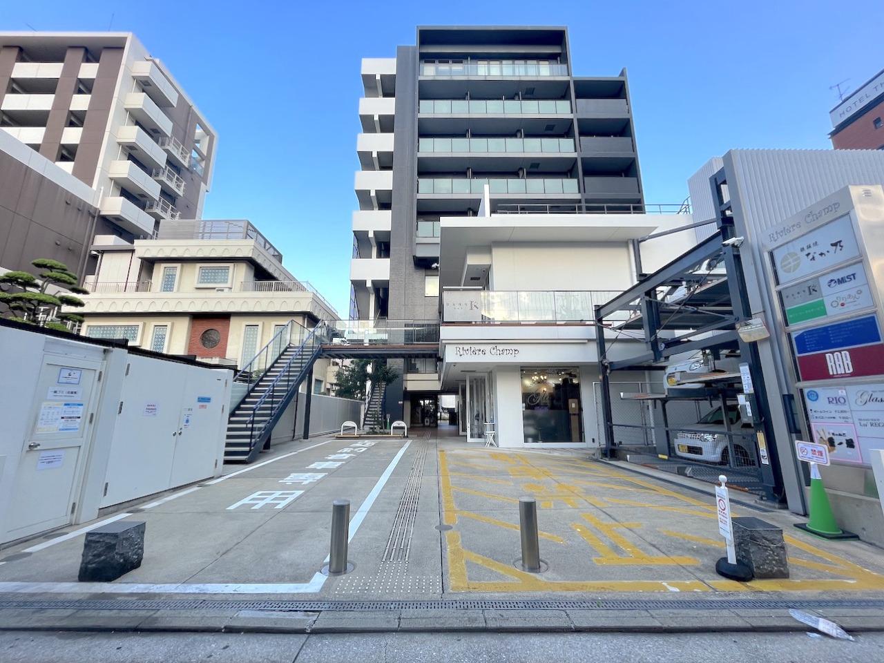 福岡市中央区春吉の賃貸物件/下層階にはテナントが入っている複合施設。※3Fにカラオケ店有