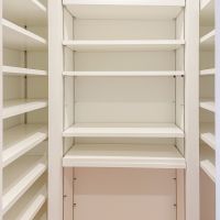 福岡市城南区鳥飼の賃貸物件/スニーカーコレクターも安心のシューズインクローゼット。靴だけでは荷物も収納できそうです。