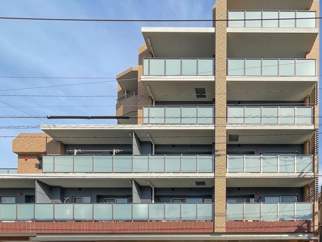 福岡市城南区鳥飼の賃貸物件/階段のようなフォルムの外観。ルーバル付きの部屋は希少です！