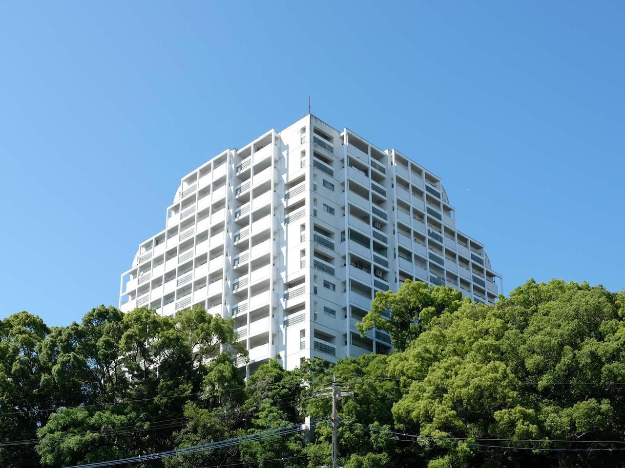 福岡市東区名島の売買物件/丘の上の白き巨塔、名建築です。