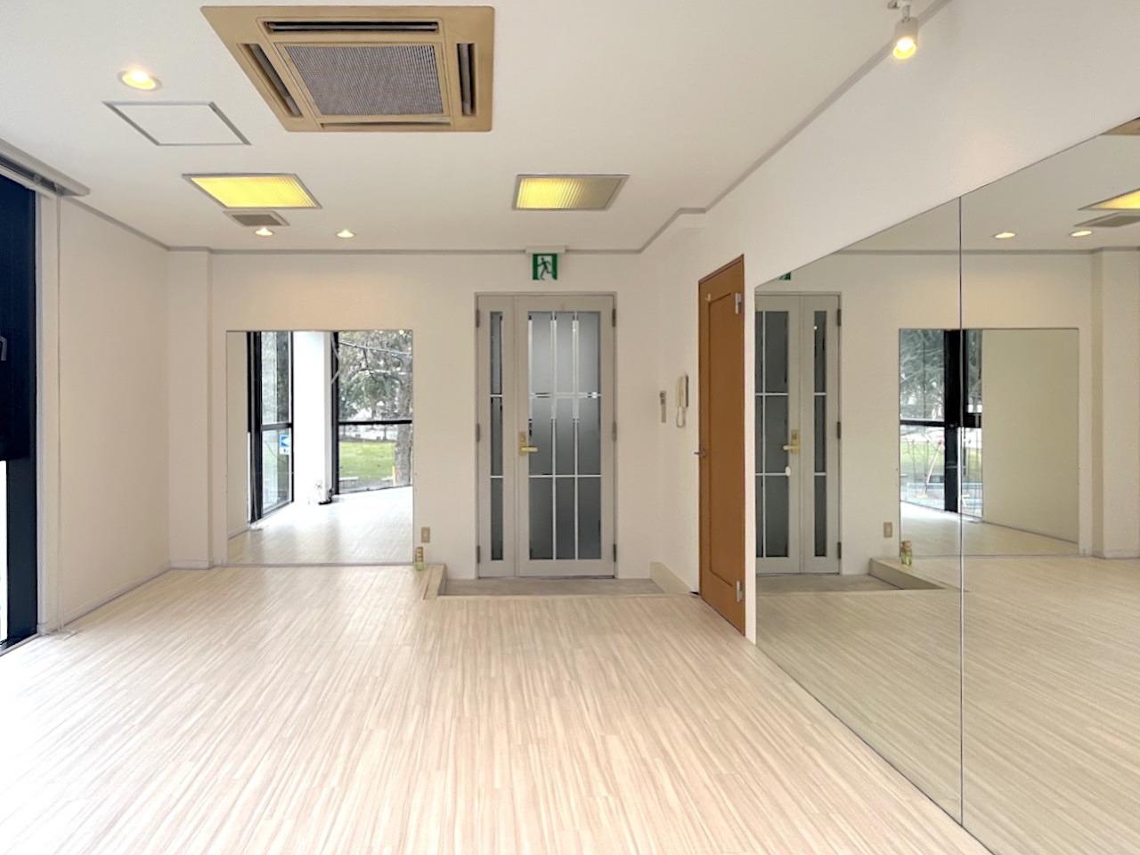 福岡市博多区上川端町の賃貸物件/一部鏡となります。奥には玄関。