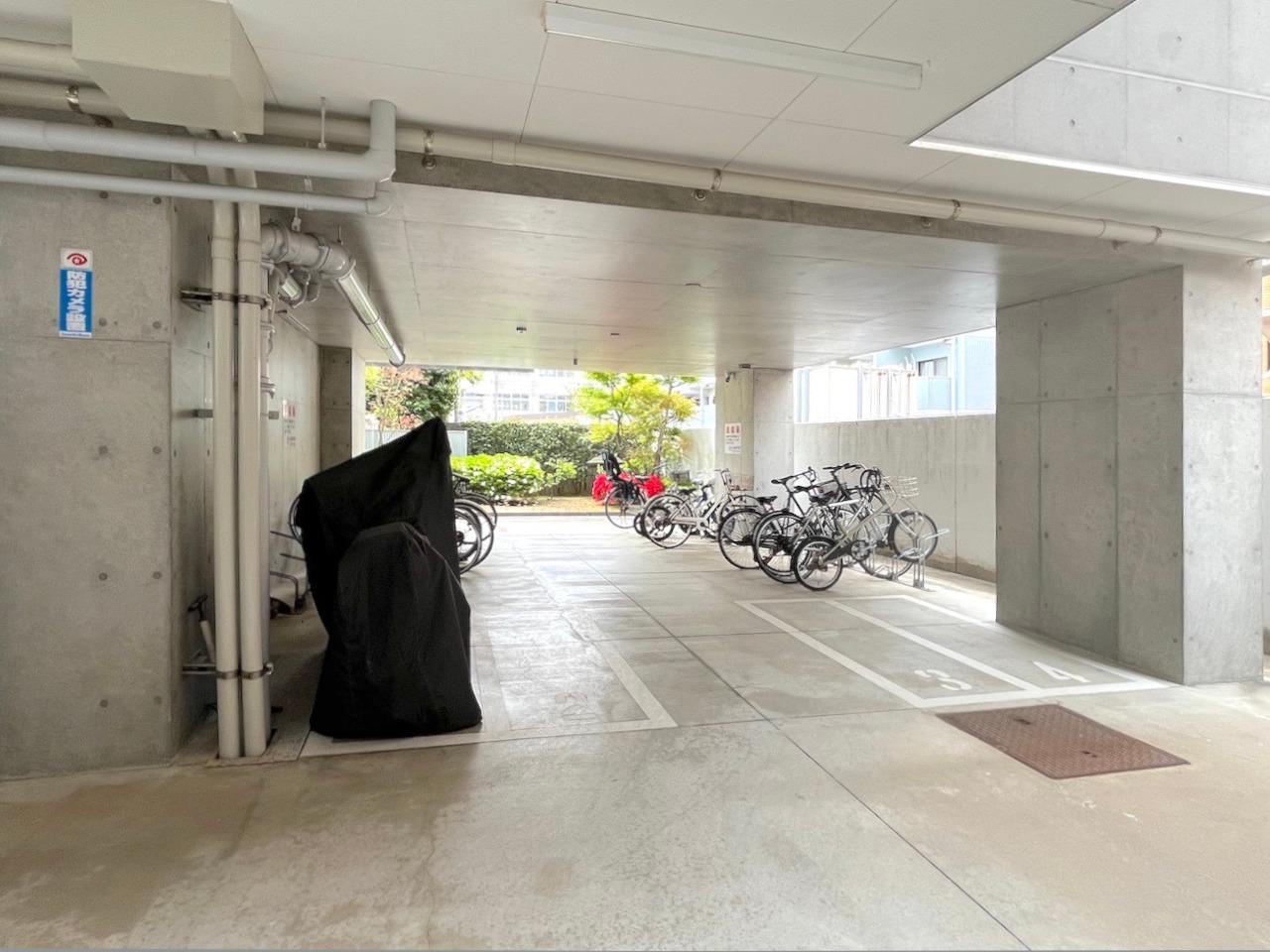 福岡市中央区唐人町の賃貸物件/屋根付きのバイク置き場もあります。