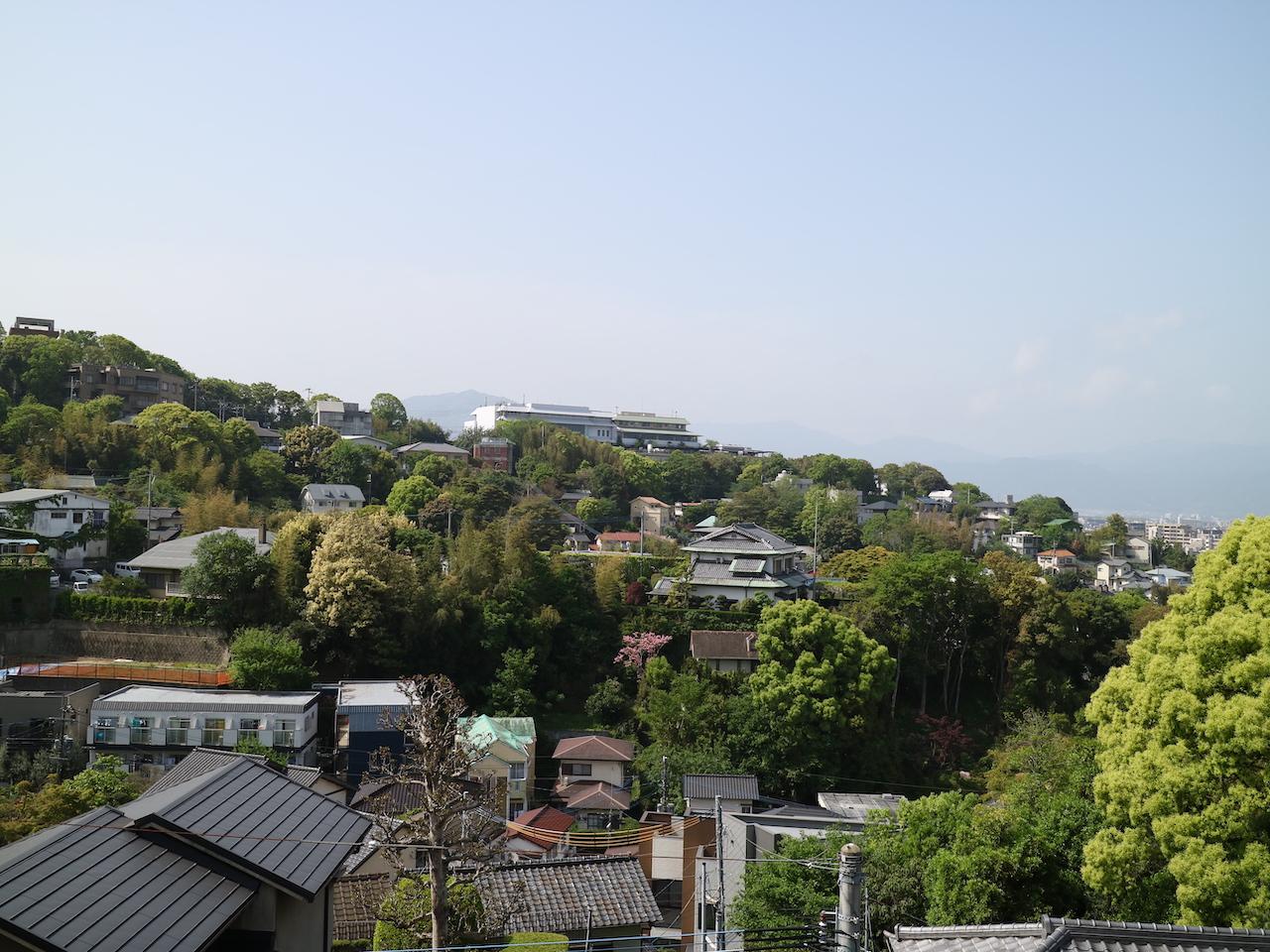 福岡市中央区桜坂の賃貸物件/バルコニーからの眺望は抜群。桜坂の緑を一望できます。