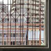 福岡市中央区平尾の賃貸物件/キッチン窓から可愛いアイアンの柵。