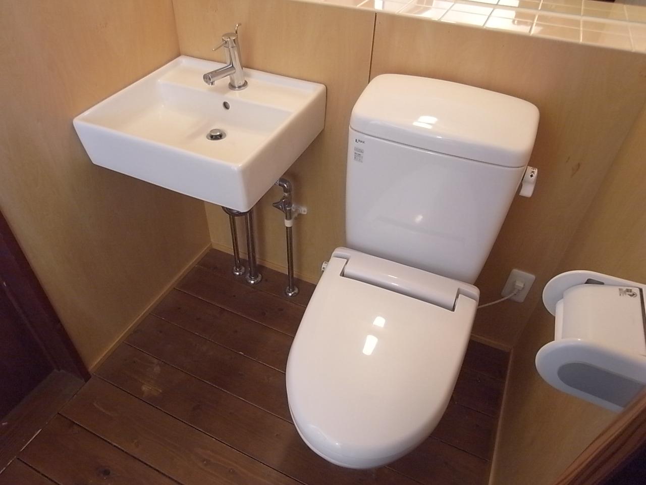 脱衣所は少し狭め。そのぶん居住空間が広くなると、前向きに捉えてもらえれば。