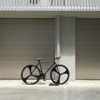 福津市宮司浜の賃貸物件/ガレージには電気自動車の充電も完備。