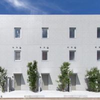 福津市宮司浜の賃貸物件/適度に植物も配されたファサードまわり。素敵です。