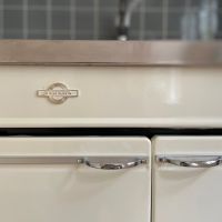福岡市中央区平尾の賃貸物件/メーカーロゴや丸みのある取手が、今ではレア物。たまりません。