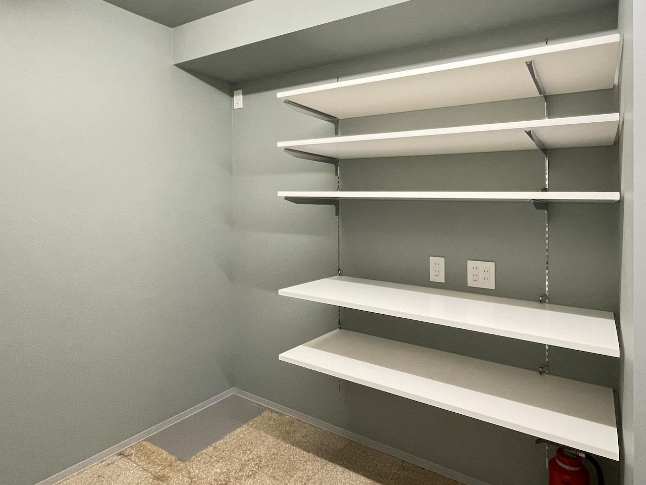 福岡市中央区桜坂の賃貸物件/キッチン後ろには可変棚