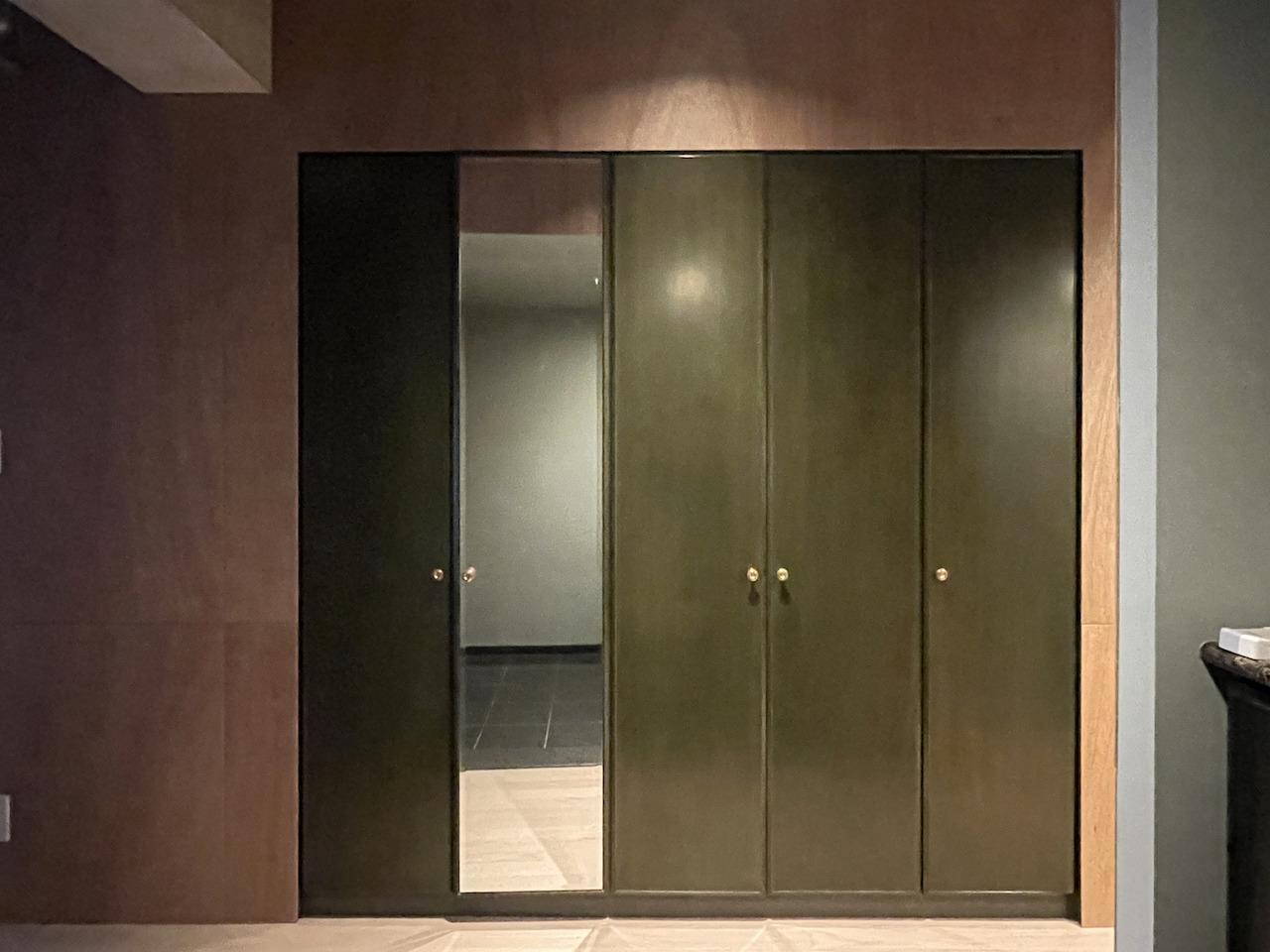 福岡市中央区桜坂の賃貸物件/廊下に収納あり。