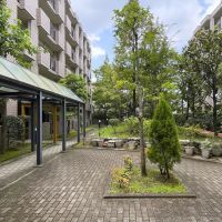 福岡市中央区桜坂の賃貸物件/ちょっとした広場が嬉しい。