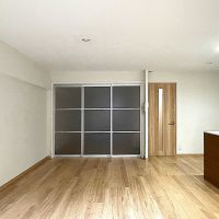 福岡市中央区大名の売買物件/すりガラスで仕切られた洋室。