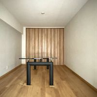 福岡市中央区大名の売買物件/洋室はこんな感じ。（※現在テーブルは撤去されています）