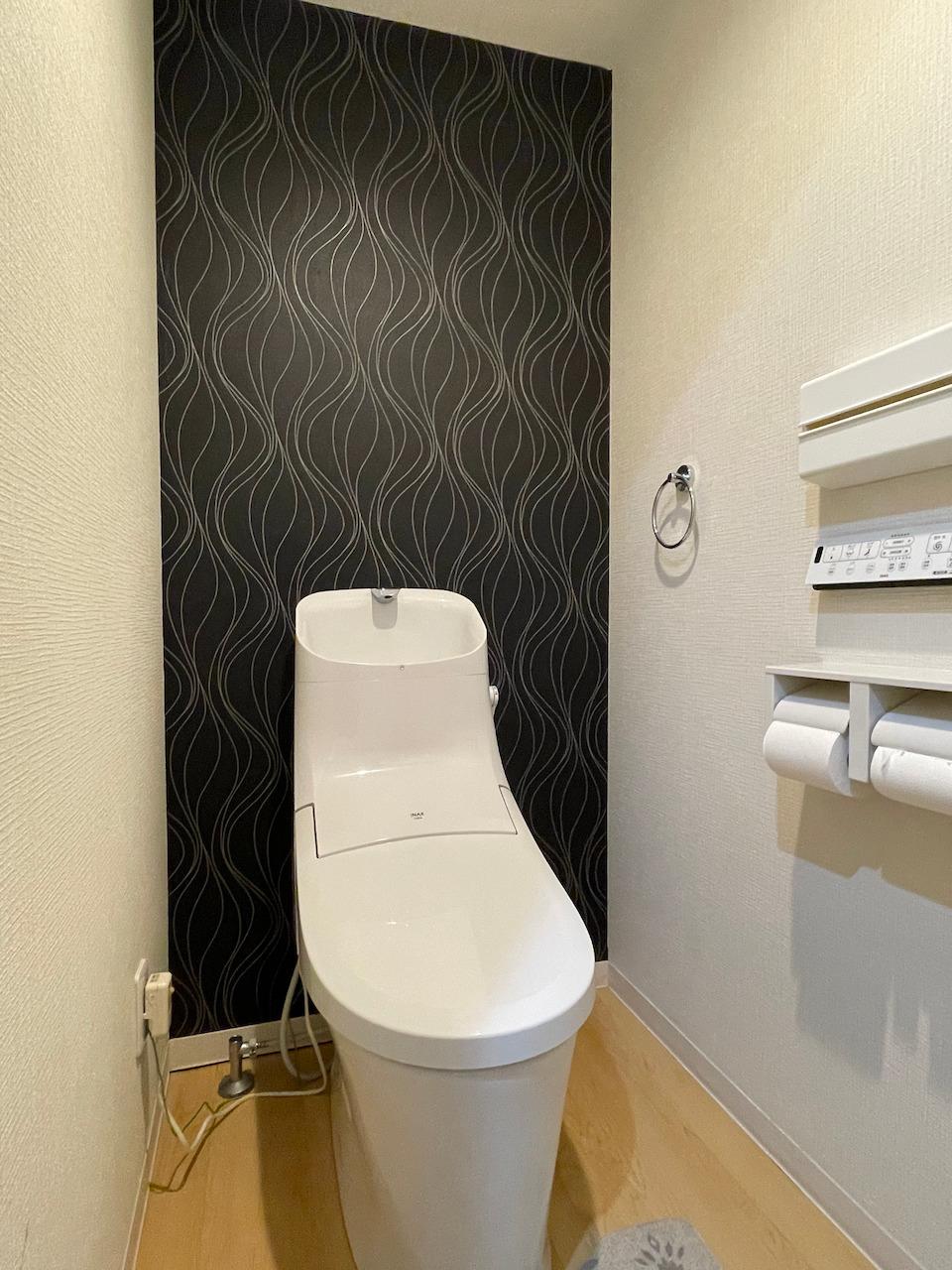 福岡市中央区大名の売買物件/お手洗い。アクセントクロスでちょっと個性的に。