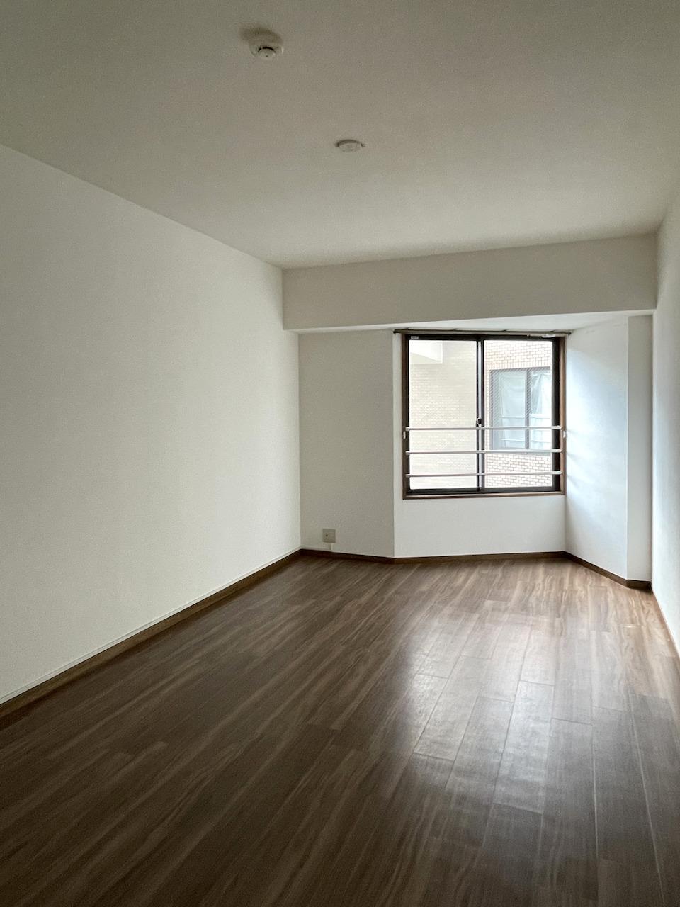 福岡市中央区小笹の賃貸物件/洋室1。こちらの部屋が構造上エアコンが設置できません。