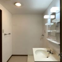 福岡市中央区小笹の賃貸物件/洗面所と洗濯機置き場。