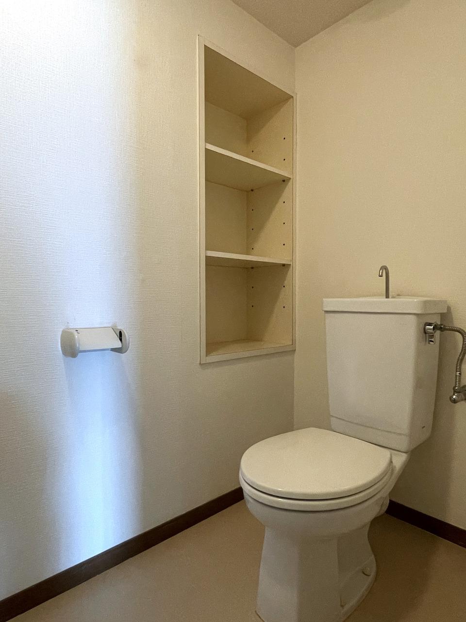 福岡市中央区小笹の賃貸物件/トイレ。収納付き。