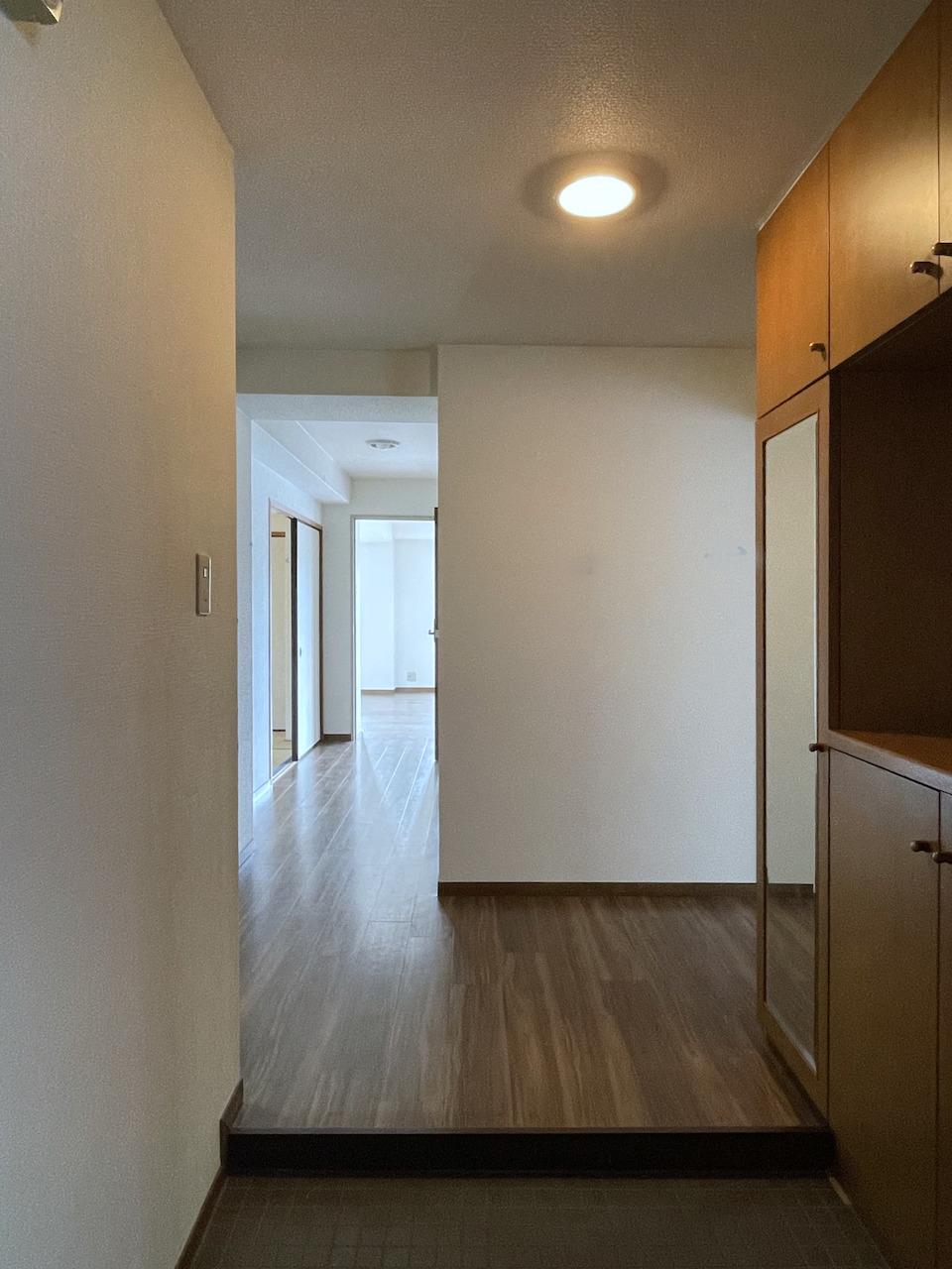 福岡市中央区小笹の賃貸物件/ゆったりとした雰囲気の玄関。