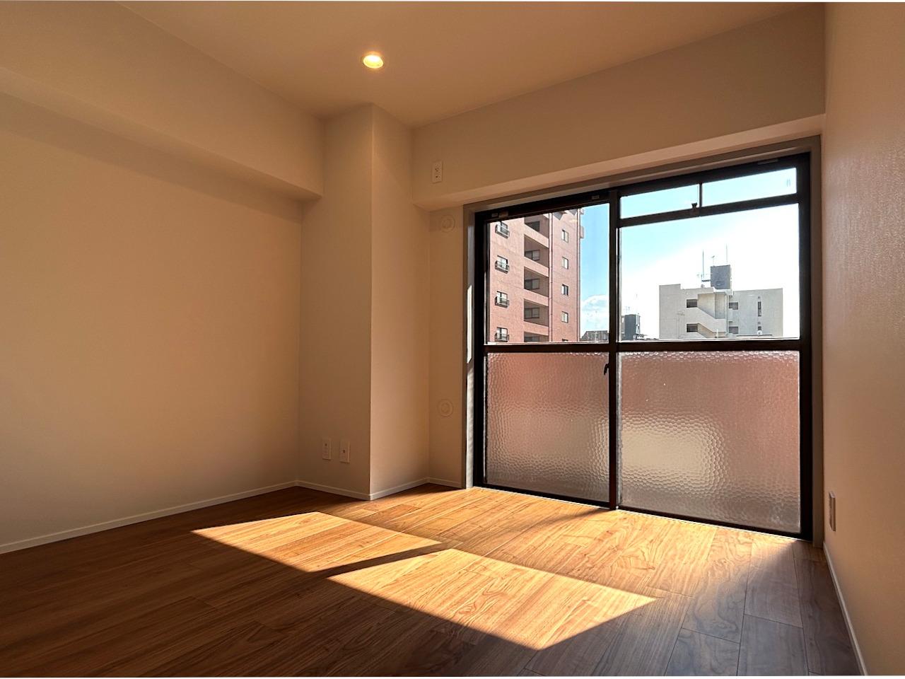 福岡市中央区荒戸の賃貸物件/洋室もこの採光。