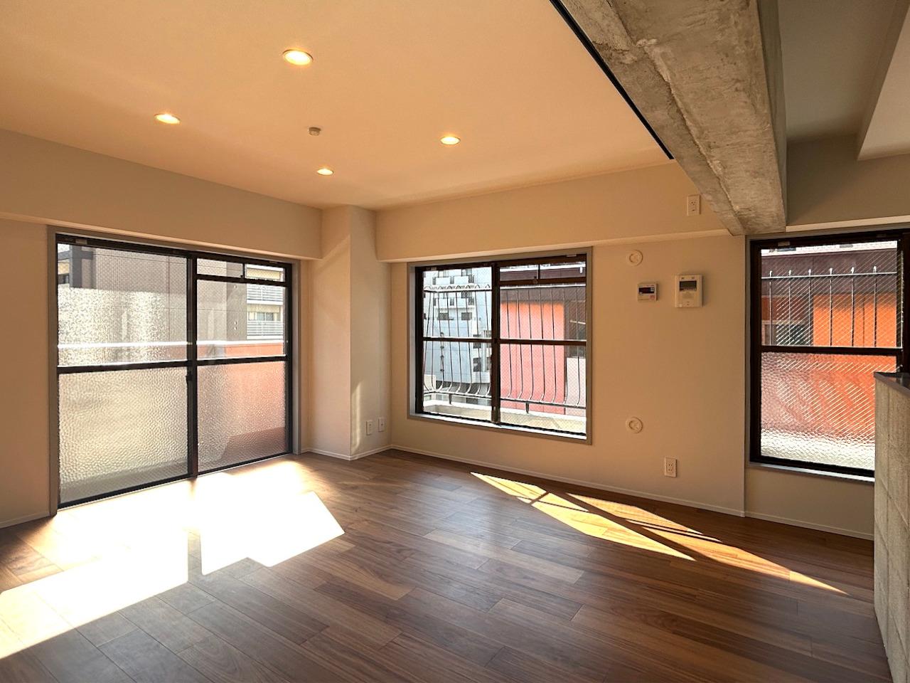 福岡市中央区荒戸の賃貸物件/窓が多いのは角部屋の特権ですね。