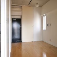 福岡市早良区祖原の賃貸物件/部屋の形は長方形ではなく窓に向かって少し斜めになっています。