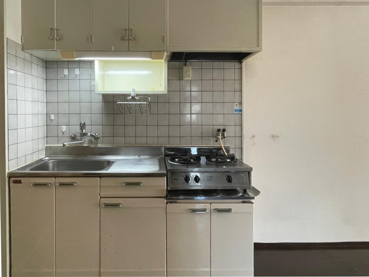 福岡市中央区平尾浄水町の賃貸物件/キッチン。レトロで可愛い。