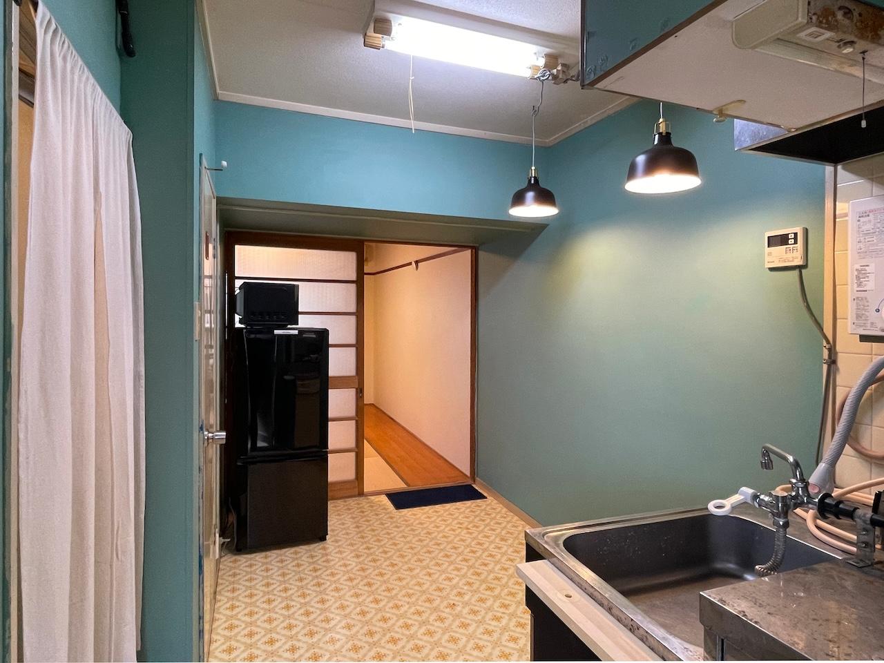 福岡市南区大橋の賃貸物件/キッチン周りはティファニーブルー。
