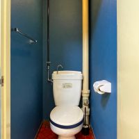 福岡市南区大橋の賃貸物件/トイレも綺麗に塗装。ドラ○もんカラー。