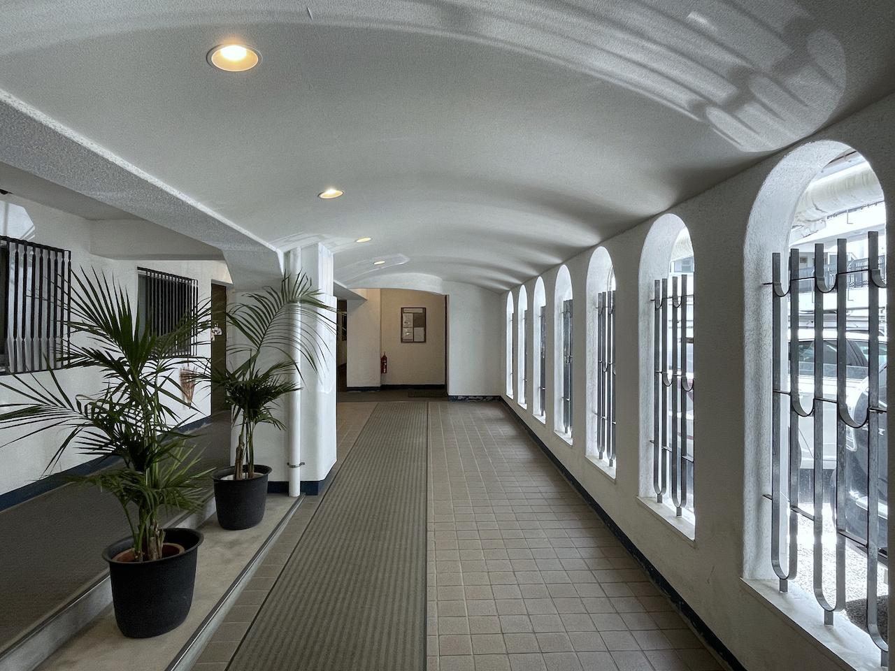 福岡市南区高宮の売買物件/1階エントランス。綺麗に管理がなされています。