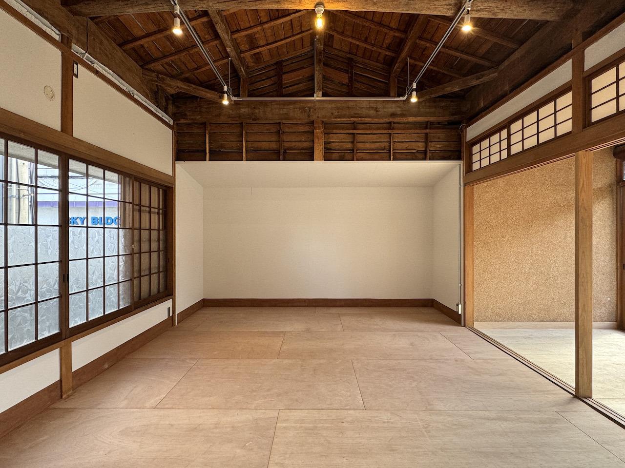 福岡市城南区神松寺の賃貸物件/元々の天井は壊しており、柱や梁は露出させてます。