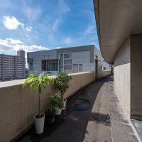 福岡市東区香椎浜の賃貸物件/改めて共用通路を。空が広い。