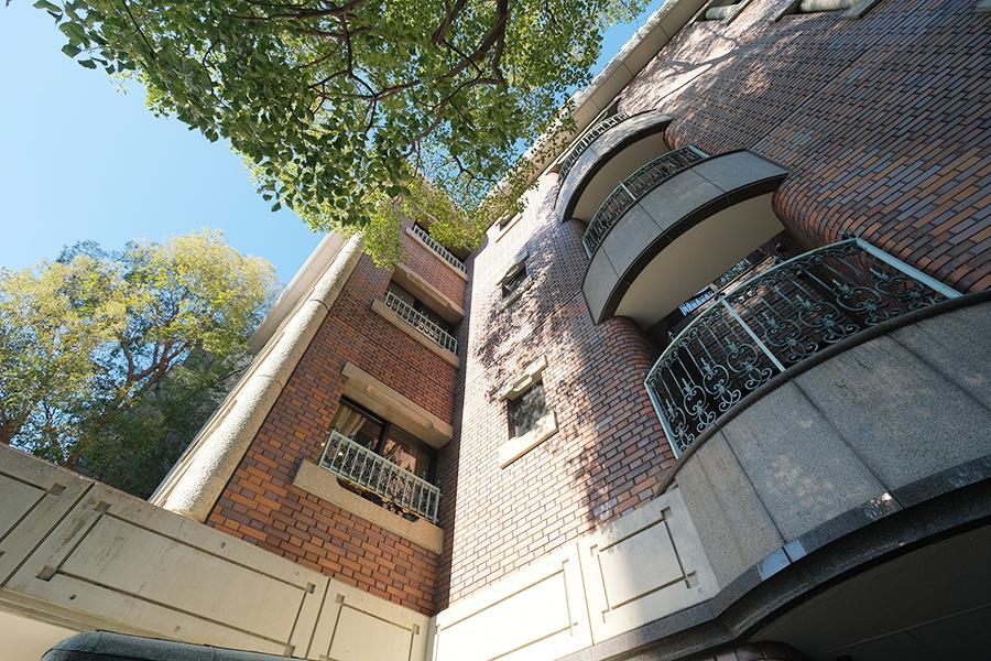 福岡市中央区大濠の賃貸物件/木々の木漏れ日に照らされた雰囲気がまた素敵で、うっとり。