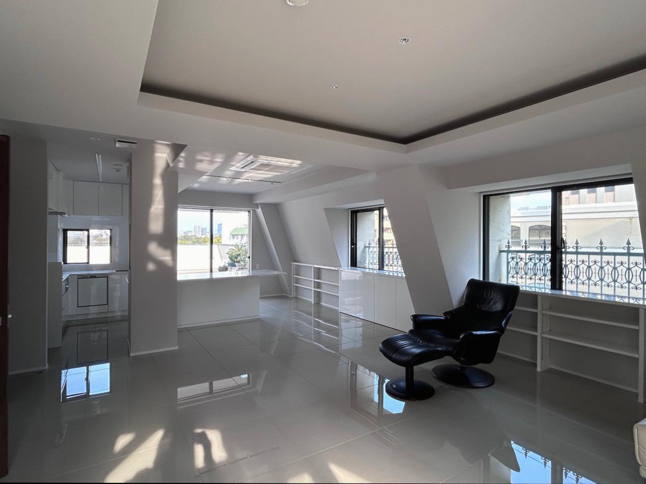 福岡市中央区大濠の賃貸物件/室内は爽やかなホワイトの内装。