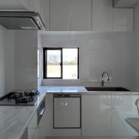 福岡市中央区大濠の賃貸物件/バルコニーに繋がる小窓がさりげなく嬉しいポイント。