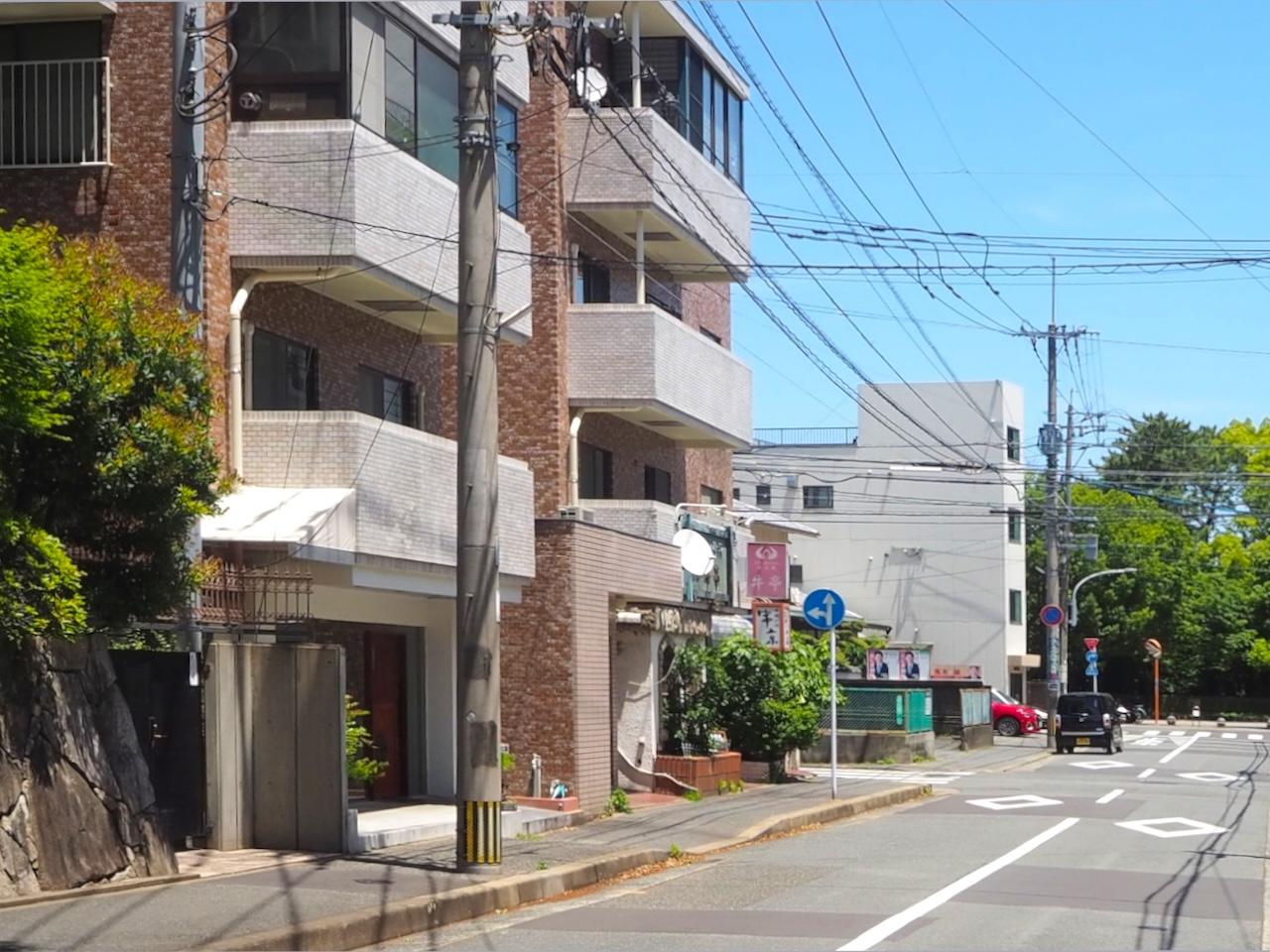 福岡市中央区大濠の賃貸物件/奥に見えるのは大濠公園。この距離感です。