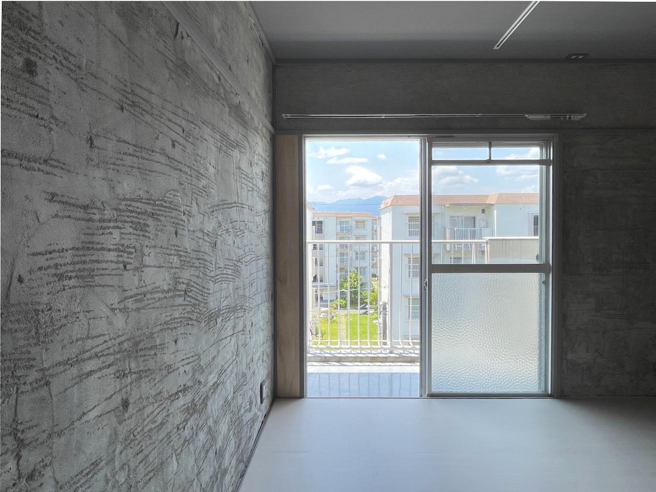 福岡市早良区南庄の賃貸物件/洋室1。こちらの壁もテクスチャ感溢れる壁。