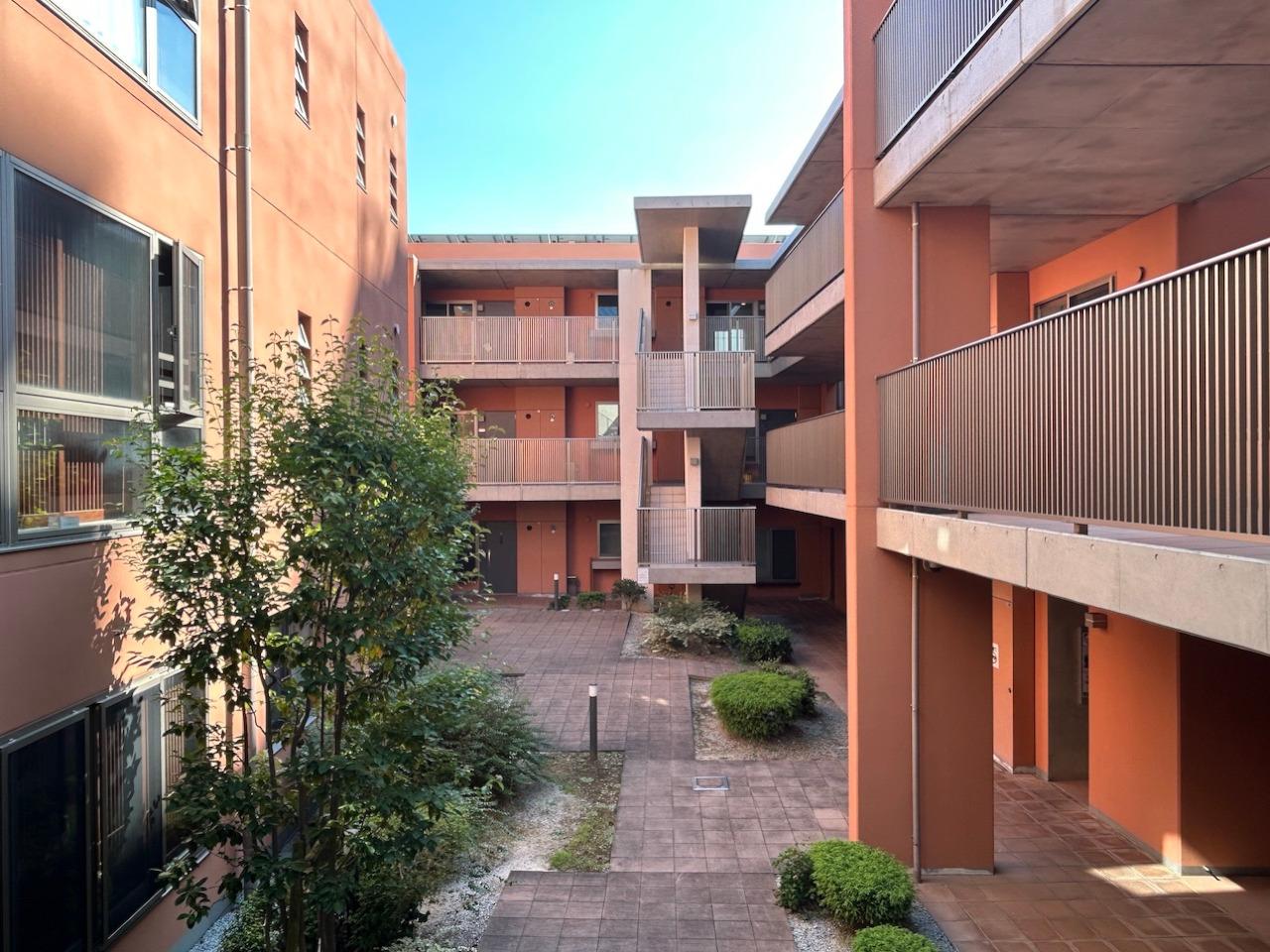福岡市西区姪の浜の賃貸物件/淡いピンク色のデザイナーズマンションです。