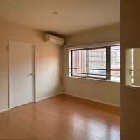 福岡市西区姪の浜の賃貸物件/リビングを通って奥の洋室へ。自然と家族のコミュニケーションが生まれる間取りです。
