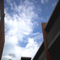 福岡市西区姪の浜の賃貸物件/中庭からも空が仰げます。