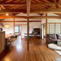 糸島市二丈吉井の賃貸物件/梁のある勾配天井が気持ちいい。