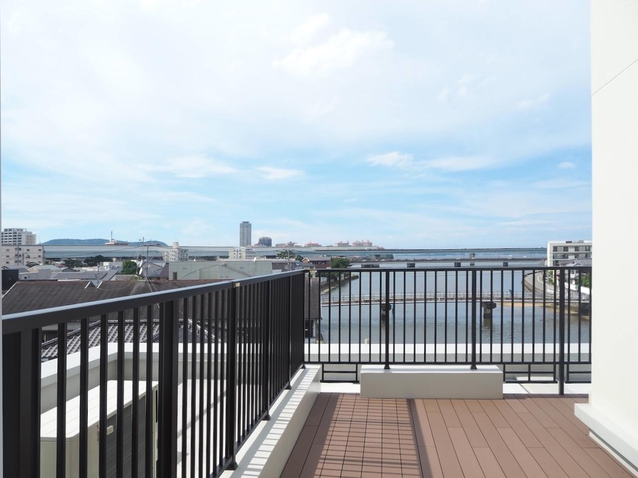 福岡市早良区室見の賃貸物件/4階にはルーフバルコニー付の区画もあり。