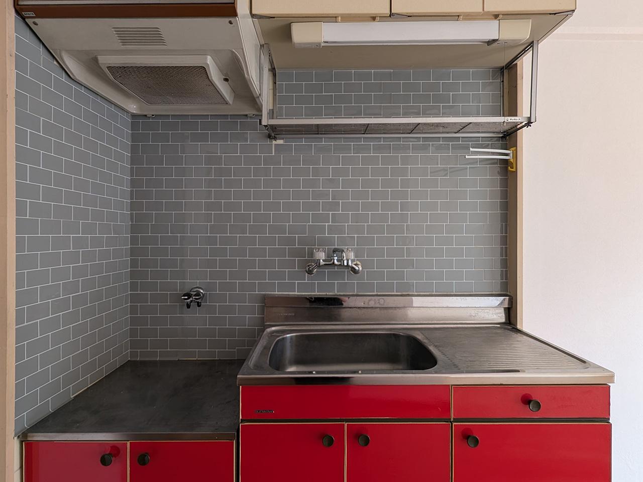 福岡市中央区天神の賃貸物件/真っ赤なレトロキッチン。※すべて前回募集時の写真です